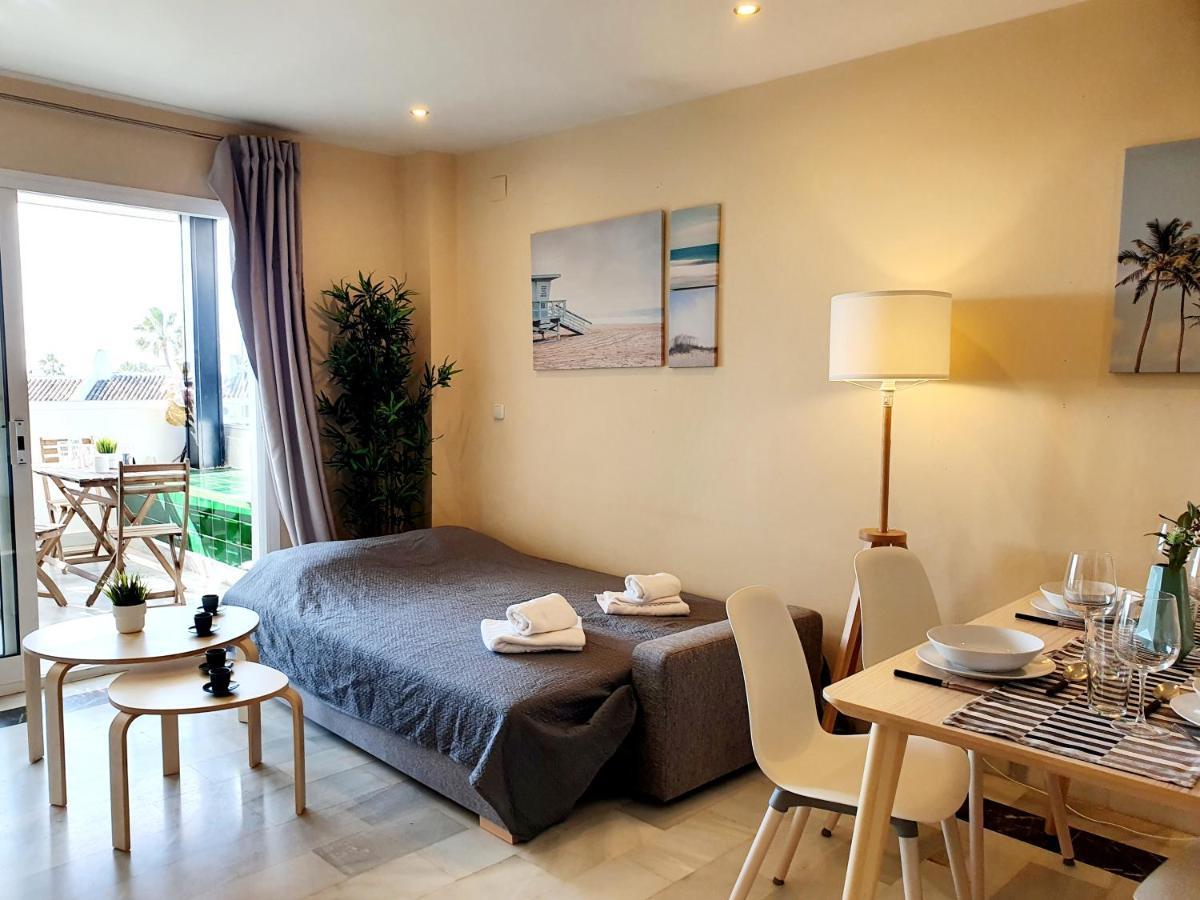 Cozy Apartment On The Beach Sitio de Calahonda エクステリア 写真
